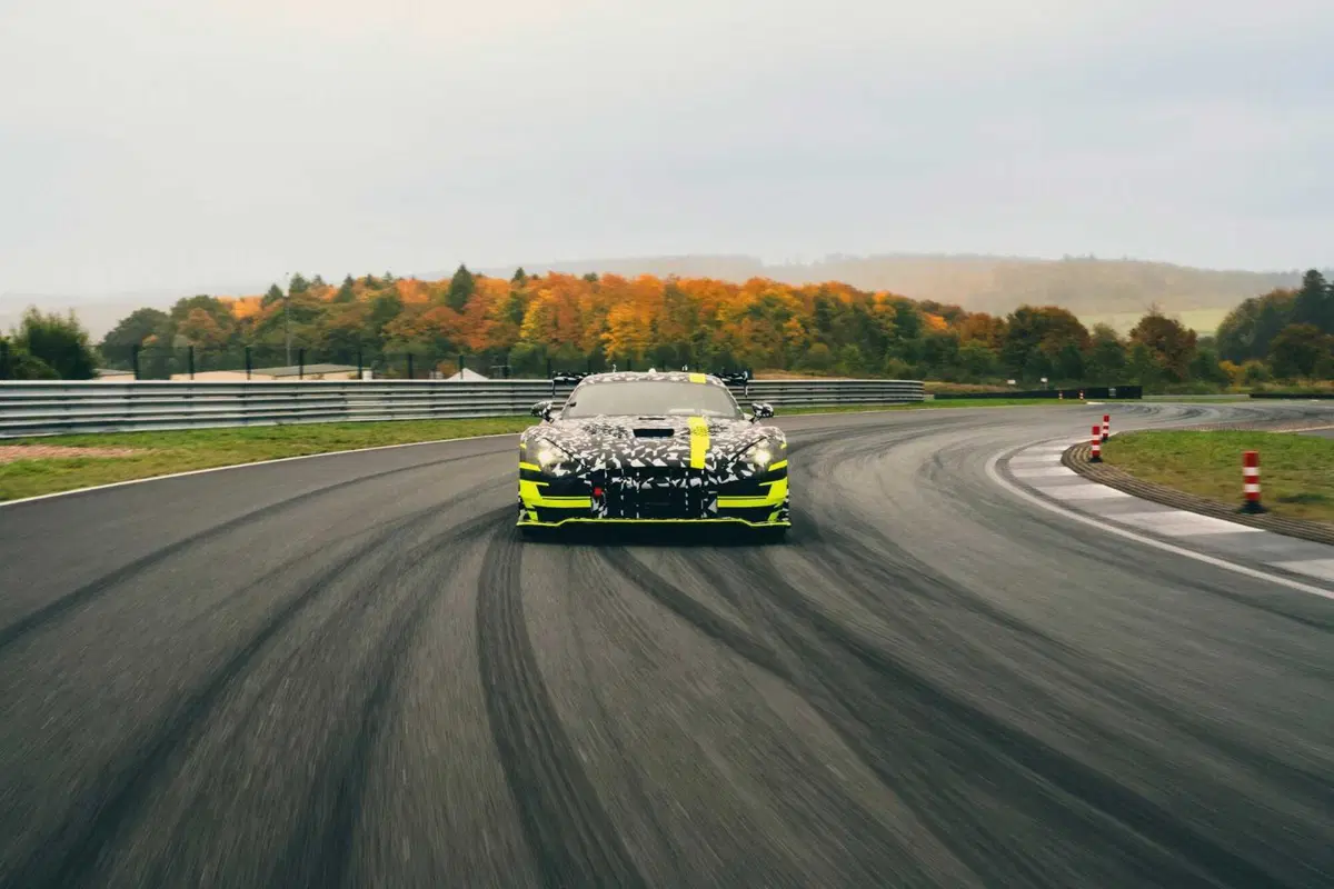 Mercedes-AMG GT Track Sport: il mostro da pista che ridefinisce l'estremo è finalmente in strada (2)