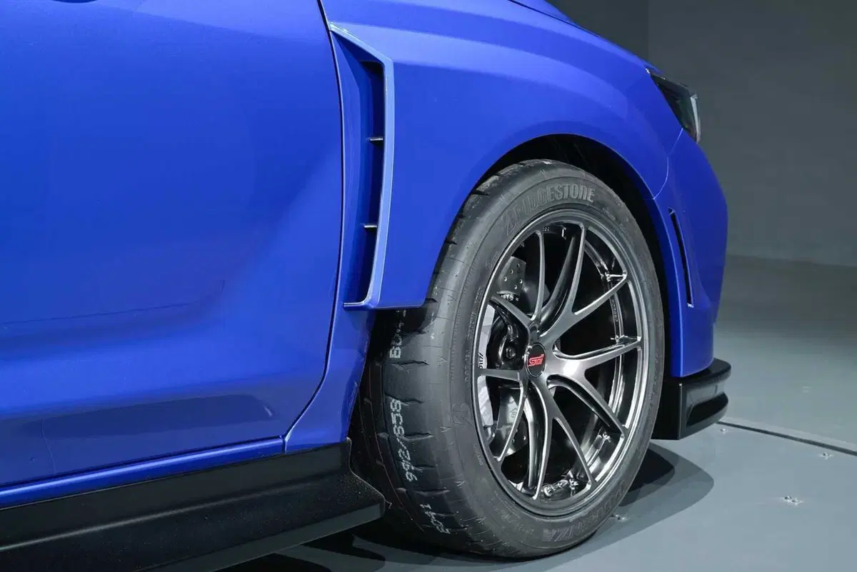 Subaru: la STI torna con il boxer sotto il cofano, il mito si riaccende (e fa battere di nuovo il cuore degli appassionati) (9)