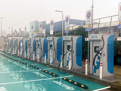 Auto elettriche: ricaricare a questo prezzo costa meno dell'elettricit&agrave; di casa, arriva l'offerta di Electrip