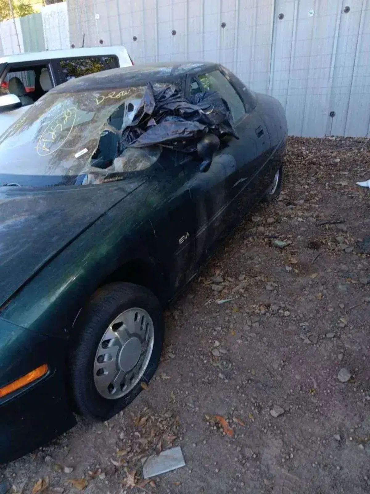 Un’auto “fantasma” è stata venduta a 100.000 dollari, e in che condizioni… (5)
