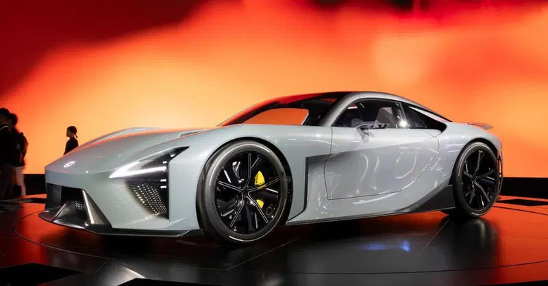 Toyota prepara la rivoluzione: nel 2027 arriva l&rsquo;auto elettrica con batteria allo stato solido