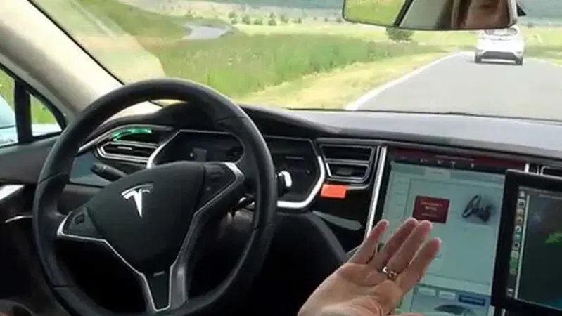 Tesla e Mobileye divorziano per l'Autopilot