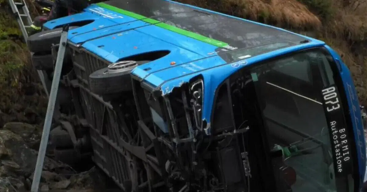 Scuolabus precipita nel torrente Frodolfo (Valfurva): quattro ragazzi feriti, ipotesi malore per l&rsquo;autista
