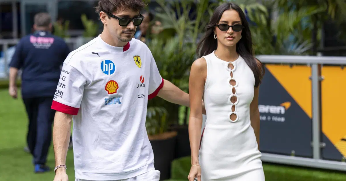 "Mettere su famiglia senza smettere di sognare il mondiale": Leclerc emoziona la F1 con la proposta ad Alexandra Saint Mleux