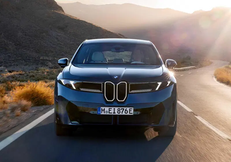 BMW iX3 (2025-->>) (4)