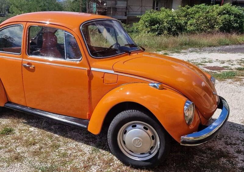 Volkswagen Maggiolone d'epoca del 1973 a Lioni