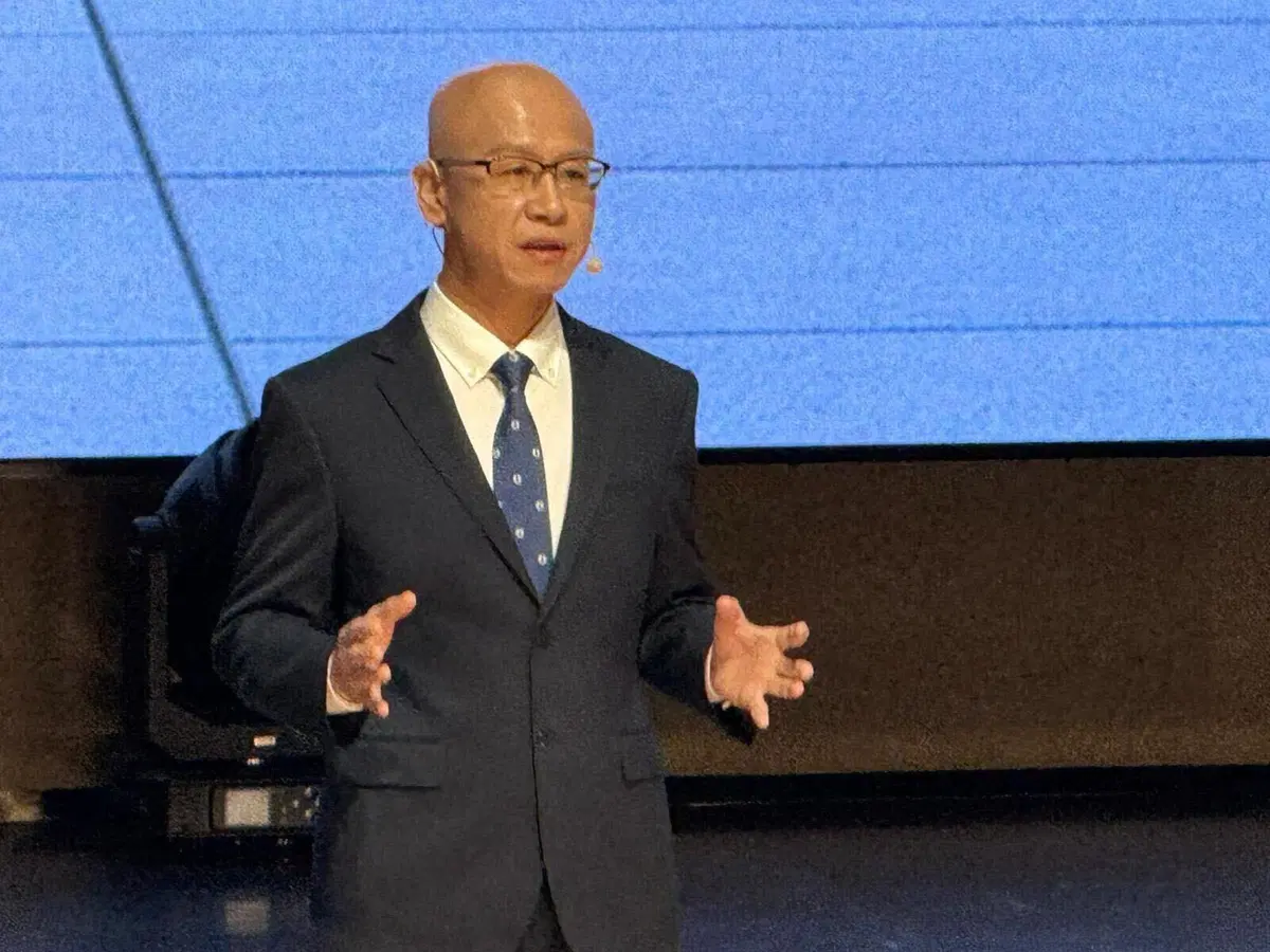 BYD svela il futuro dell’elettrico: AI, ricarica in 10 minuti e auto da 1300 cavalli