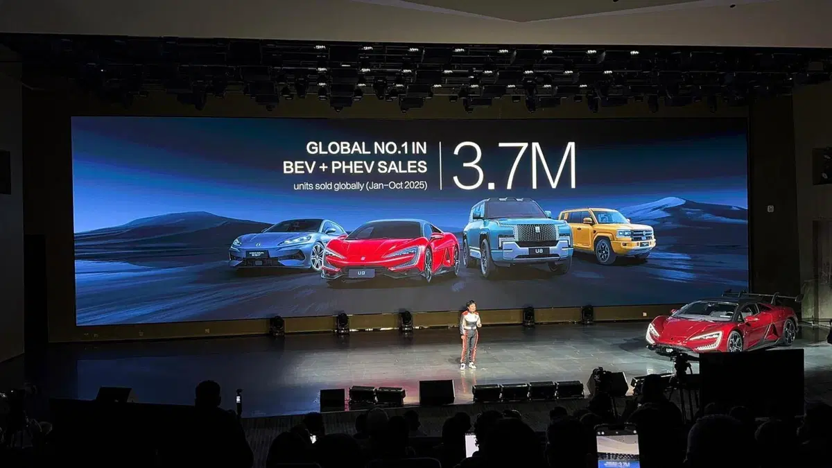 BYD svela il futuro dell’elettrico: AI, ricarica in 10 minuti e auto da 1300 cavalli (5)