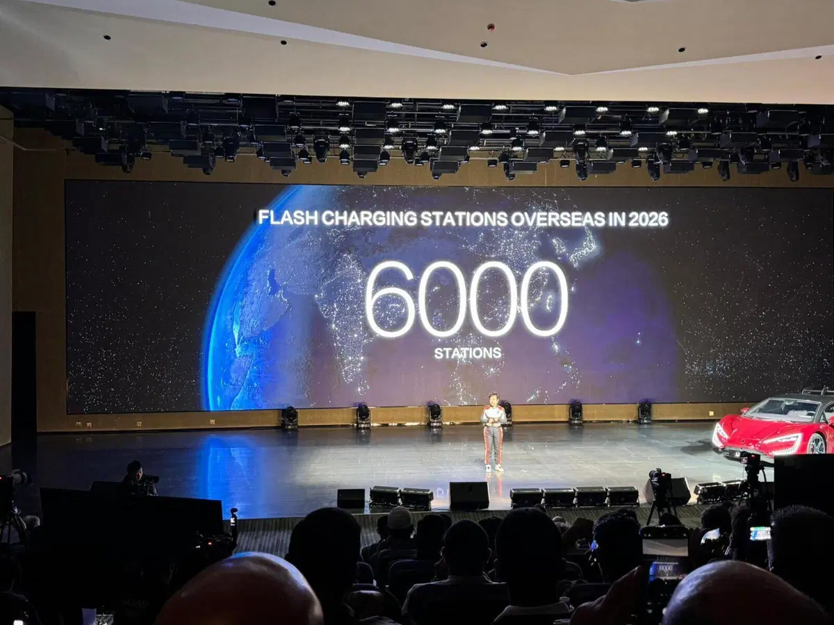 BYD svela il futuro dell’elettrico: AI, ricarica in 10 minuti e auto da 1300 cavalli (9)