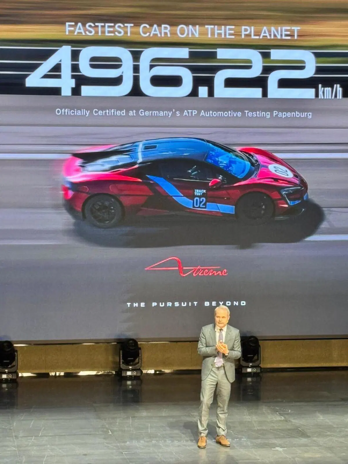 BYD svela il futuro dell’elettrico: AI, ricarica in 10 minuti e auto da 1300 cavalli (11)