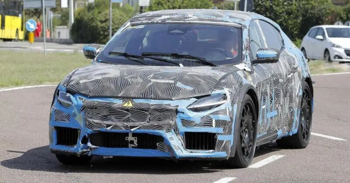 Ferrari Elettrica, svelata a tappe: &ldquo;Ci sono cos&igrave; tante novit&agrave; che servono sette mesi per raccontarla tutta&rdquo;