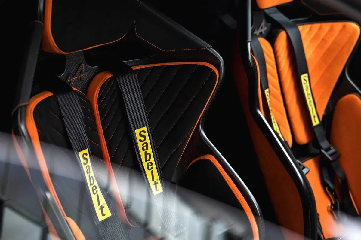 Alpine A110 R Ultime: 345 CV e 3,8 secondi per l'ultima supercar da strada francese (14)