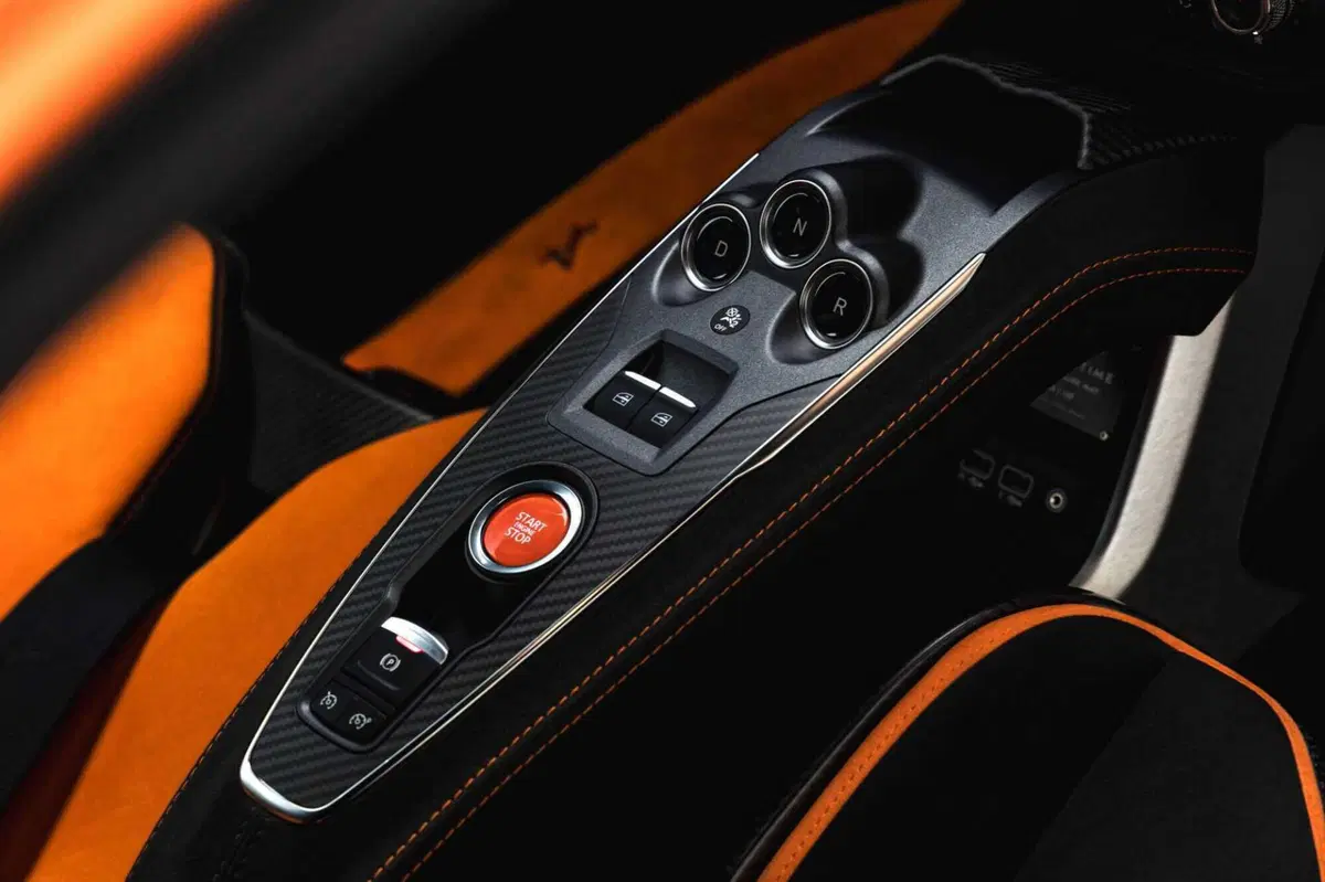 Alpine A110 R Ultime: 345 CV e 3,8 secondi per l'ultima supercar da strada francese (15)