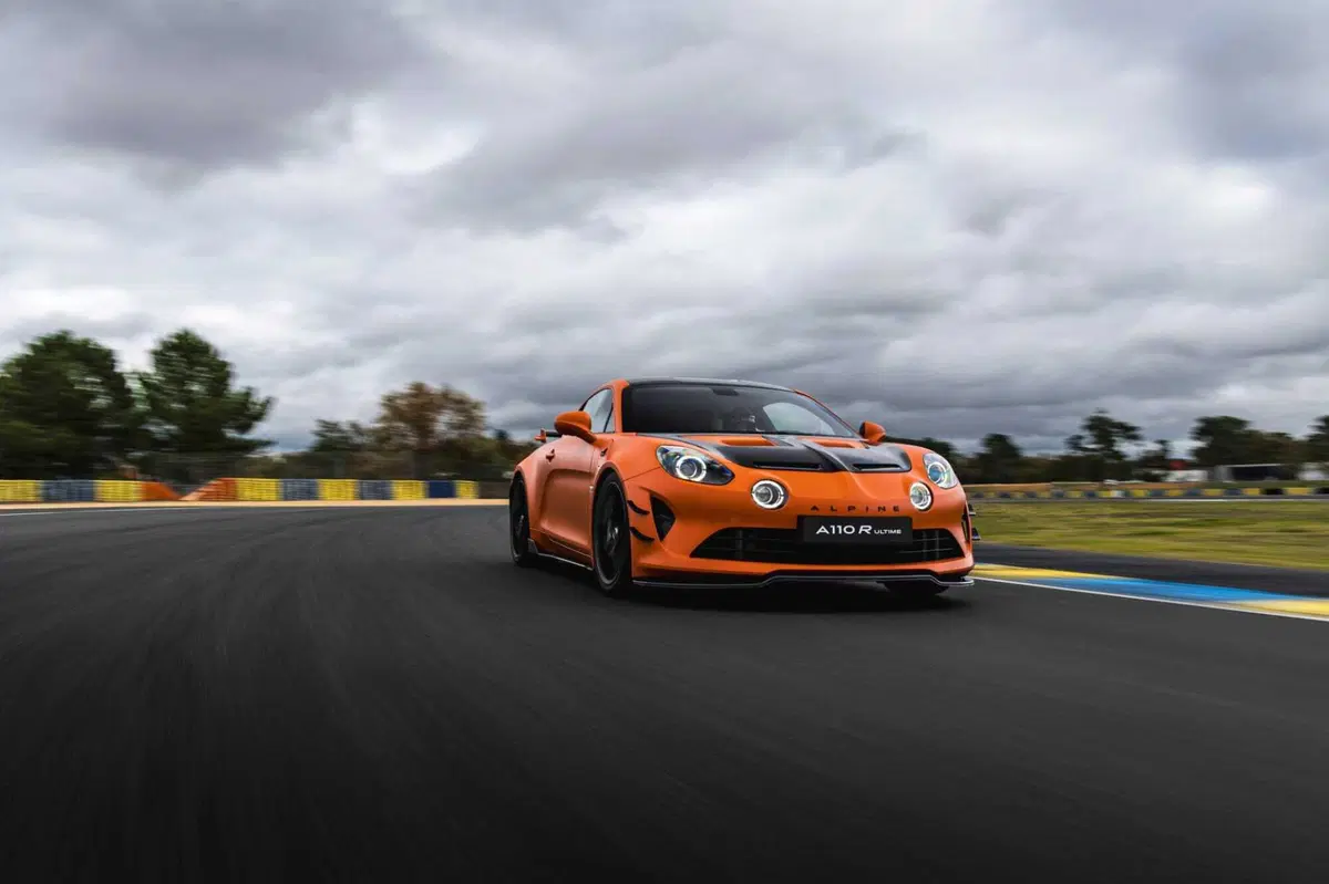 Alpine A110 R Ultime: 345 CV e 3,8 secondi per l'ultima supercar da strada francese (16)