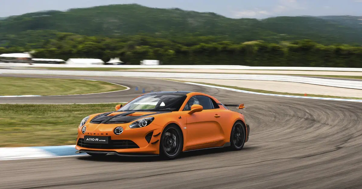 Alpine A110 R Ultime: 345 CV e 3,8 secondi per l'ultima supercar da strada francese