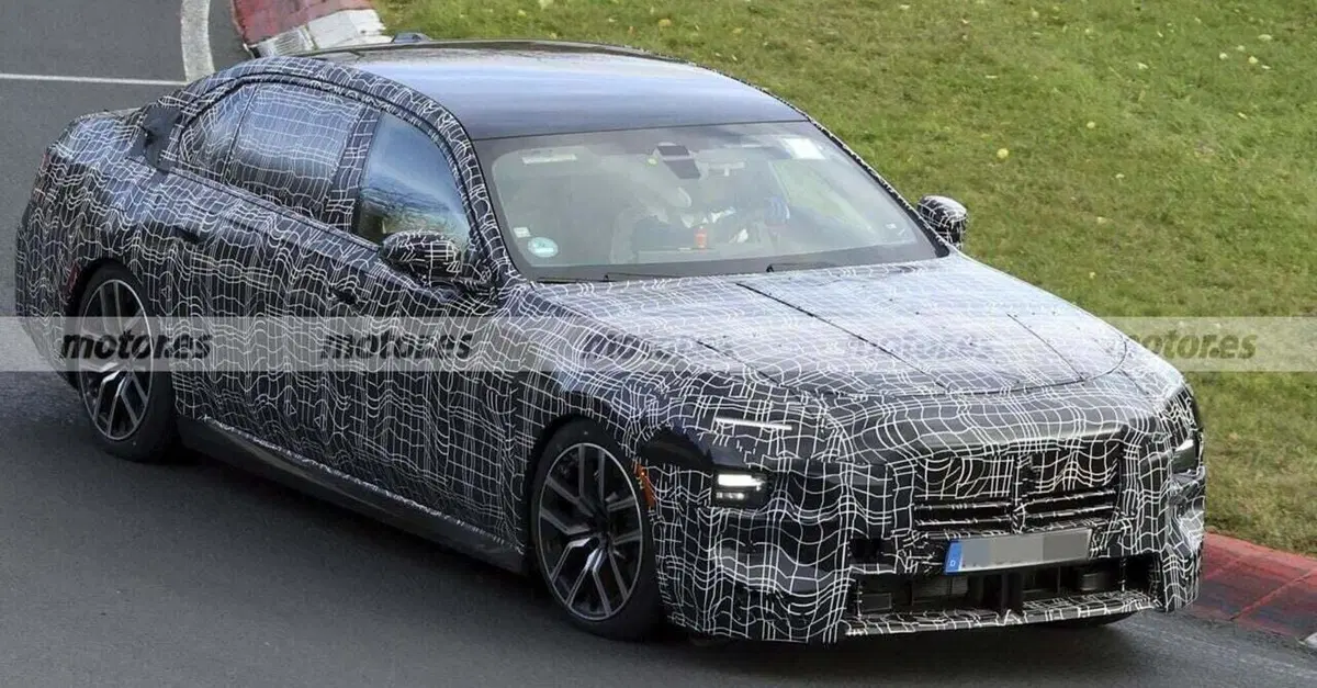 Nuova BMW Serie 7 2026: la berlina ibrida da oltre 570 CV che sfida le M sul N&uuml;rburgring