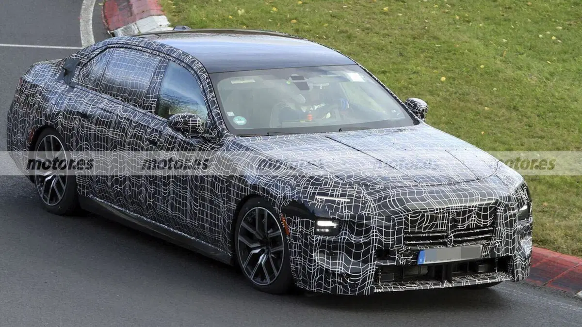 Nuova BMW Serie 7 2026: la berlina ibrida da oltre 570 CV che sfida le M sul Nürburgring (3)