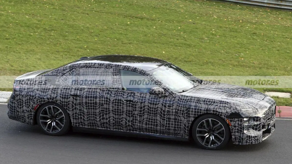 Nuova BMW Serie 7 2026: la berlina ibrida da oltre 570 CV che sfida le M sul Nürburgring (5)