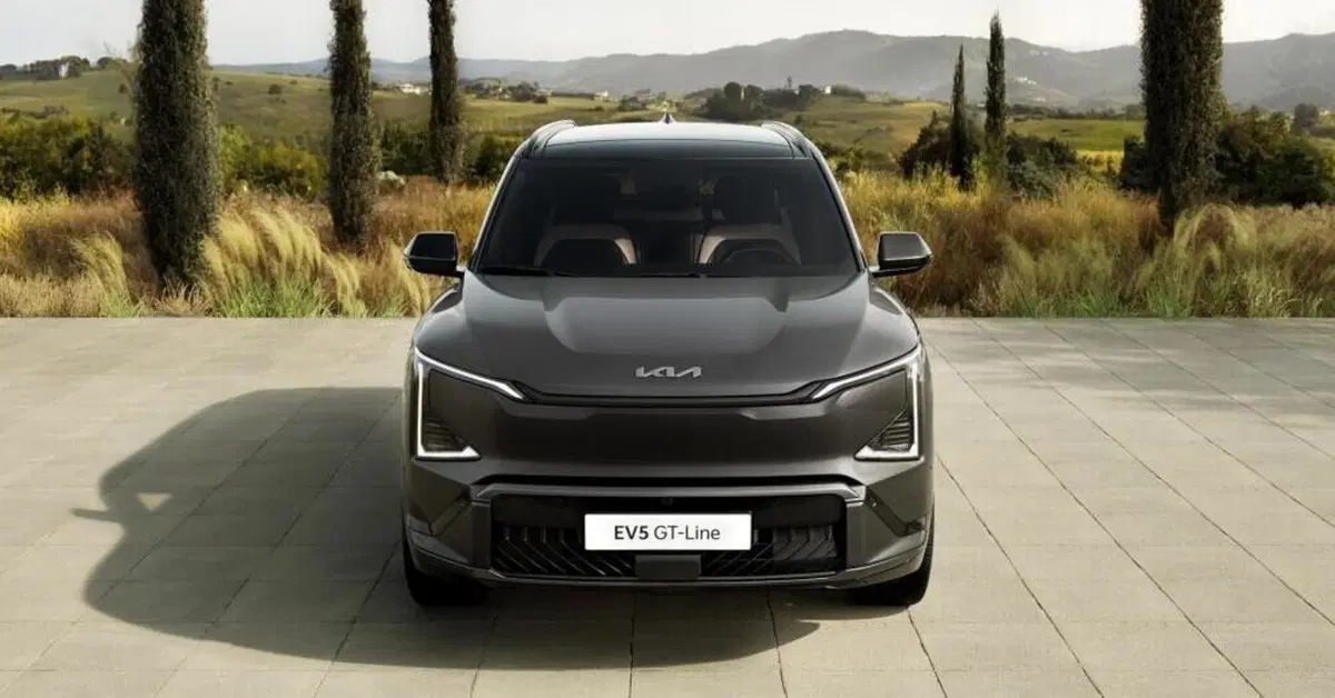 Nuova Kia EV5: 530 km di autonomia e ricarica in 30 minuti