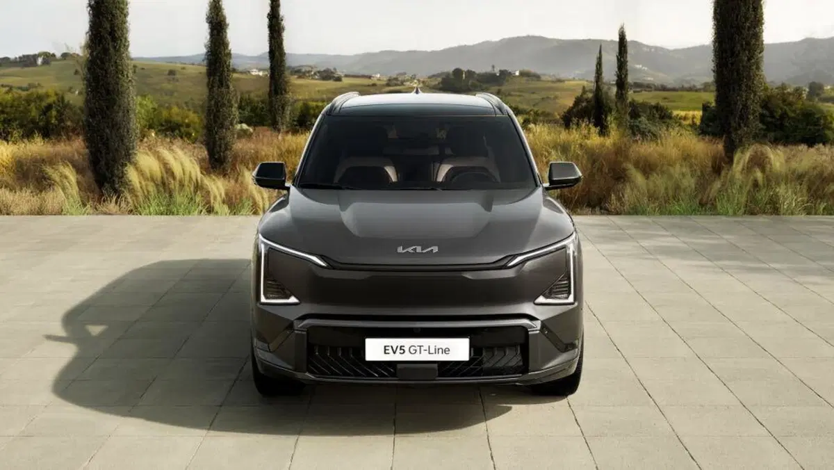 Nuova Kia EV5: 530 km di autonomia e ricarica in 30 minuti