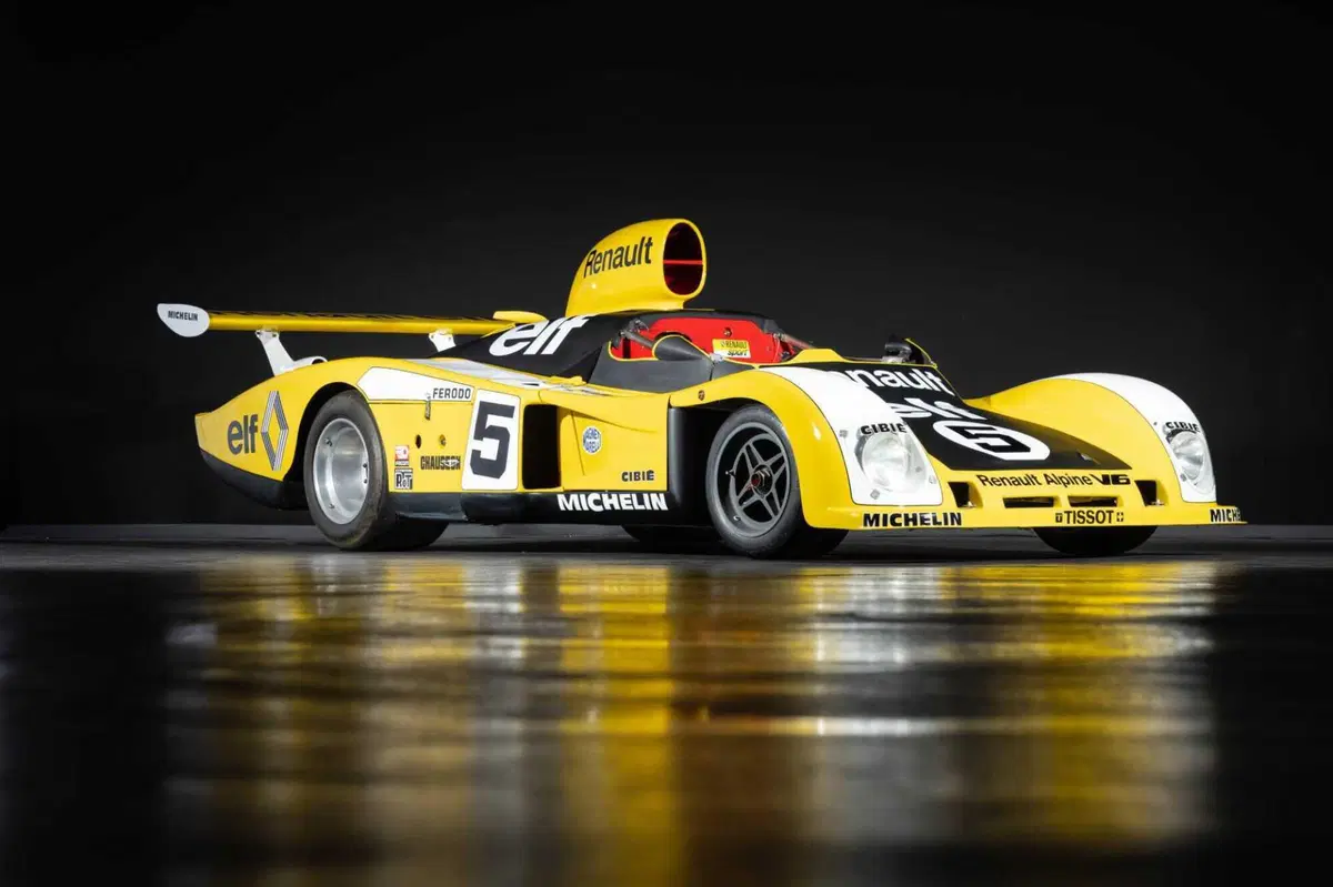 Renault mette all'asta 100 auto storiche leggendarie: Formula 1, Rally iconiche e rarità dal 1898. 
