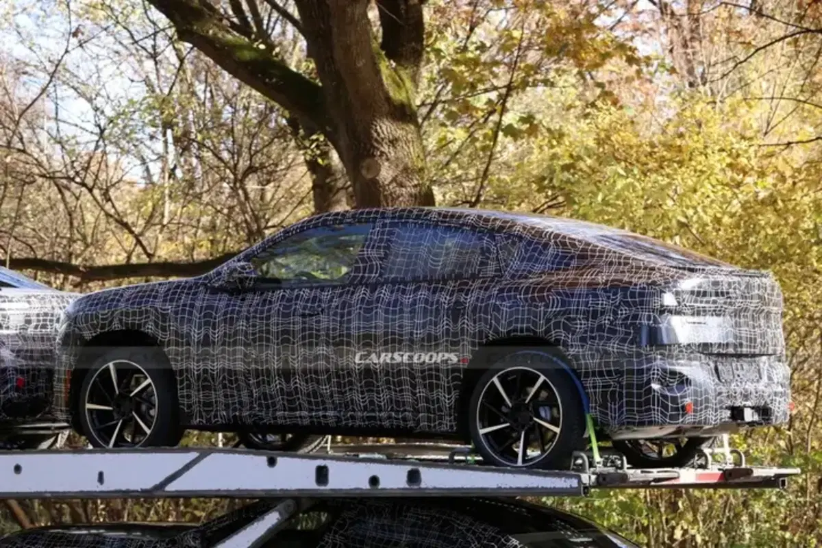 Nuova BMW iX4: le prime foto spia svelano il SUV Coupé elettrico che farà dimenticare la X4 (2)
