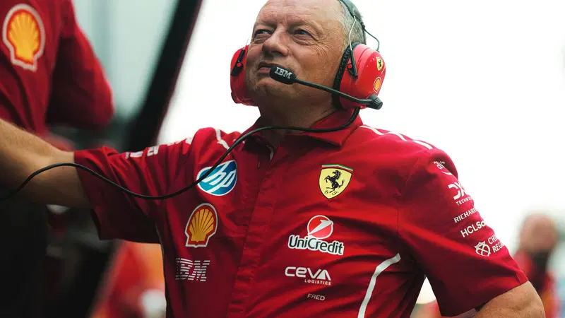F1, Ecclestone attacca la Ferrari: "Senza un dittatore non vinceranno mai, Vasseur troppo debole". E su Hamilton avverte...