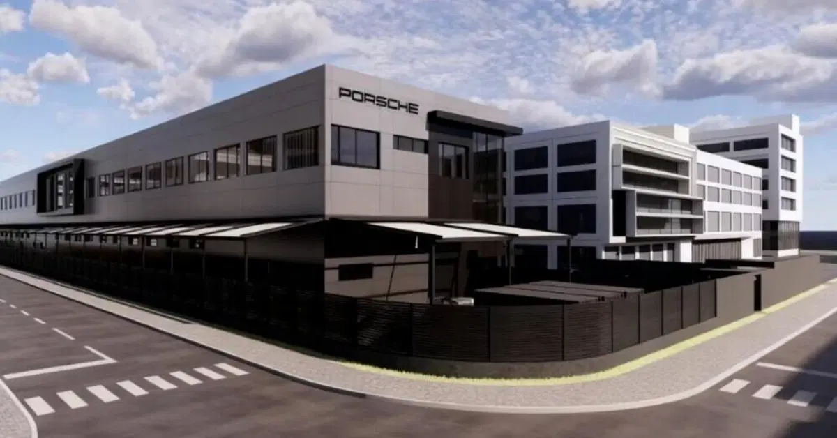 Porsche in crisi in Cina: vendite crollate del 26%, ma la mossa da 10.000 m&sup2; pu&ograve; ribaltare tutto