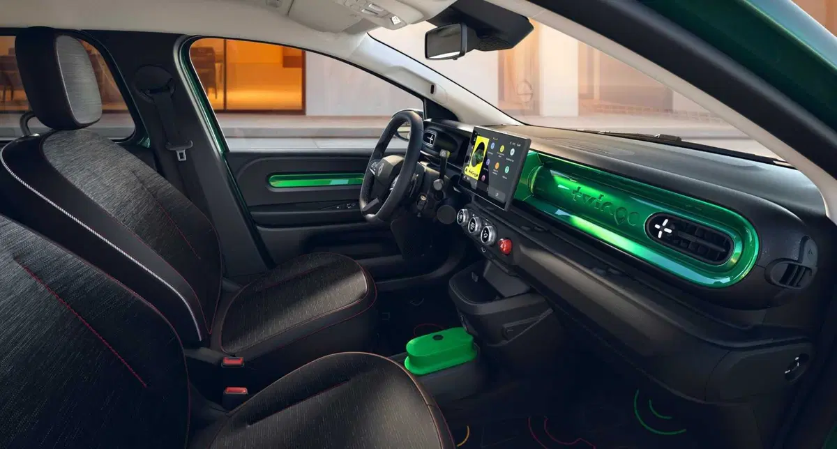 Gli interni della Renault Twingo E-Tech (4)