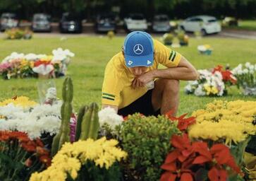 Il filo rosso che lega Kimi Antonelli ad Ayrton Senna: il tributo che ha commosso la Formula 1 a Interlagos