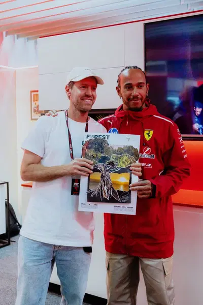 F1. &ldquo;&Egrave; l&rsquo;unico insieme a me a parlare di argomenti seri&rdquo;: Lewis Hamilton loda Sebastian Vettel, presente a Interlagos. E della causa di Felipe Massa dice&hellip; 