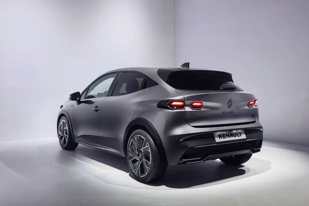 Immagini di nuova Renault CLIO esprit Alpine in colorazione Grigio Scisto (3)