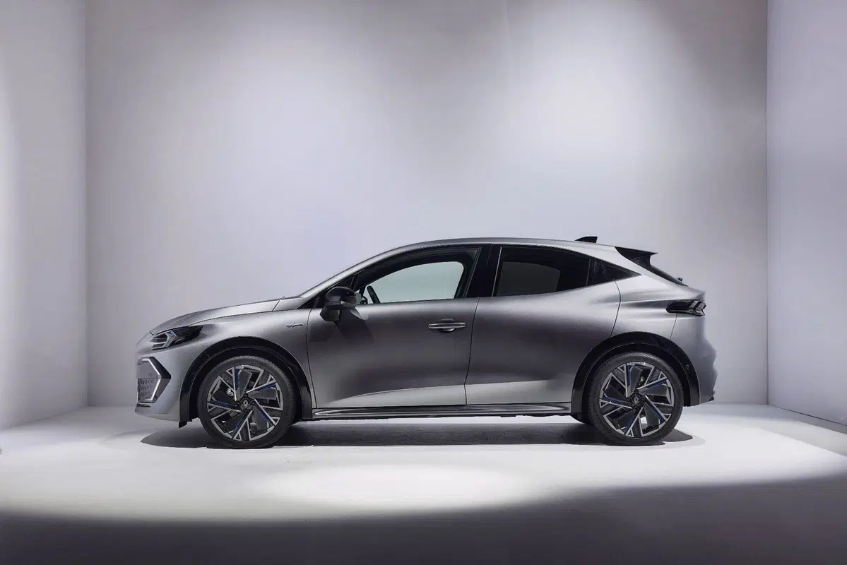 Immagini di nuova Renault CLIO esprit Alpine in colorazione Grigio Scisto (2)