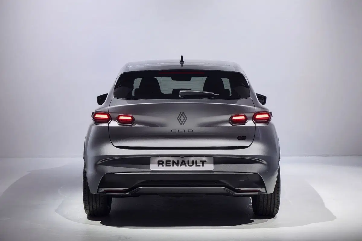 Immagini di nuova Renault CLIO esprit Alpine in colorazione Grigio Scisto (5)