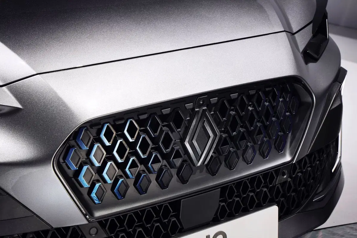 Immagini di nuova Renault CLIO esprit Alpine in colorazione Grigio Scisto (6)