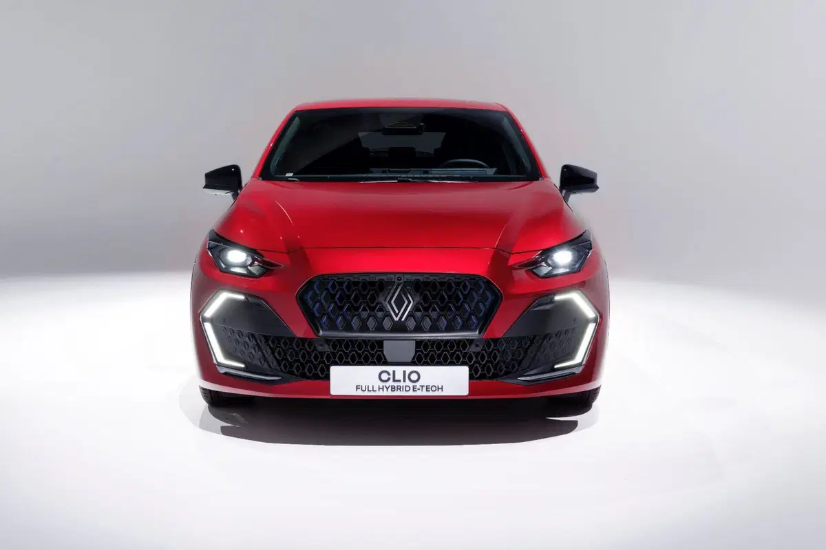 Immagini di nuova Renault CLIO esprit Alpine in colorazione Rosso Assoluto (4)
