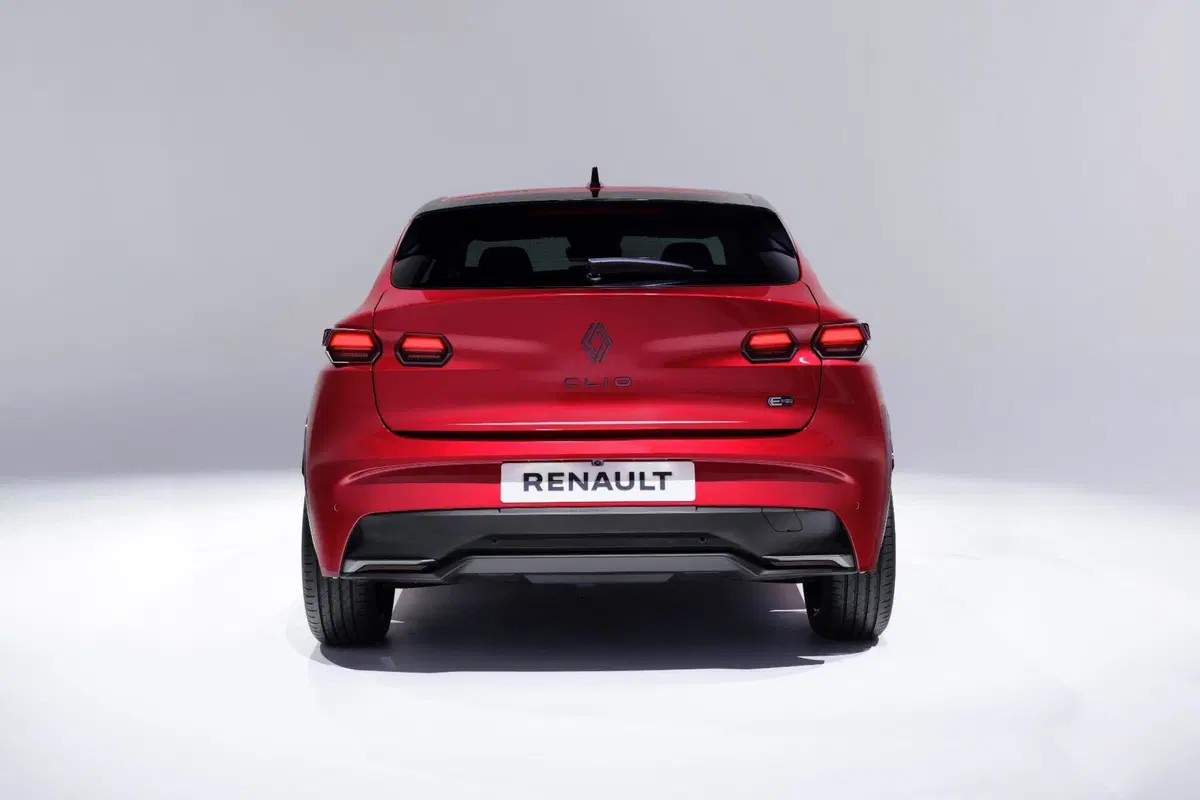 Immagini di nuova Renault CLIO esprit Alpine in colorazione Rosso Assoluto (5)