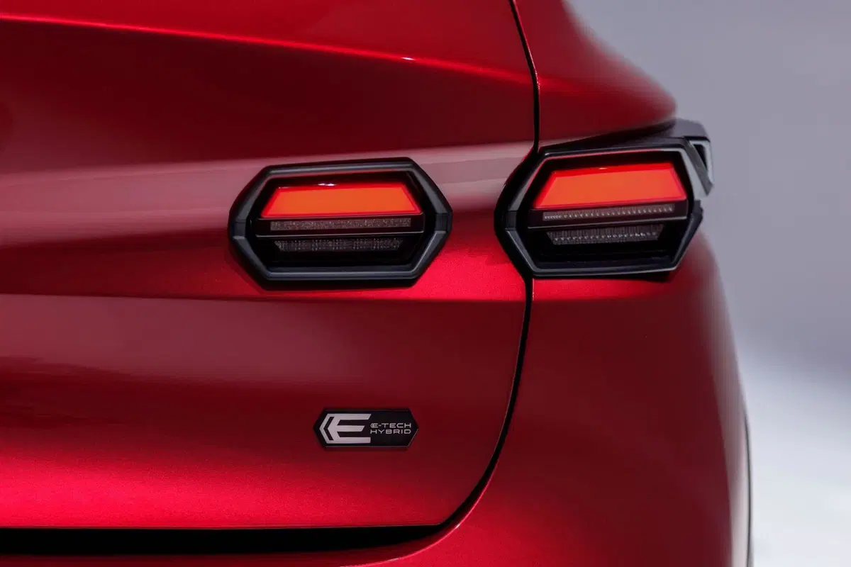 Immagini di nuova Renault CLIO esprit Alpine in colorazione Rosso Assoluto (8)