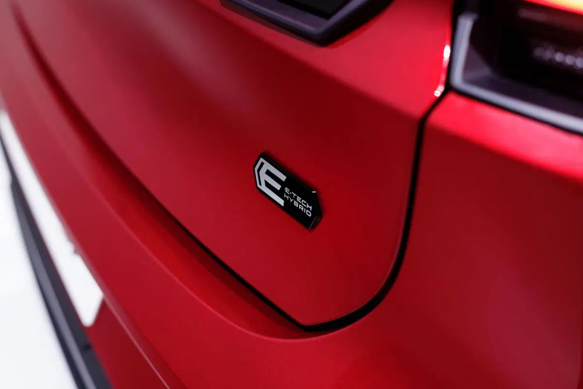 Immagini di nuova Renault CLIO esprit Alpine in colorazione Rosso Assoluto (10)