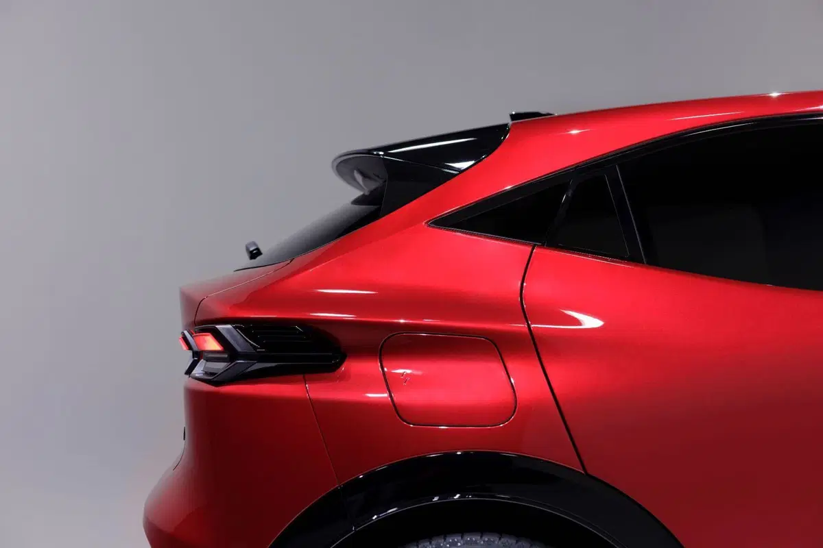 Immagini di nuova Renault CLIO esprit Alpine in colorazione Rosso Assoluto (15)