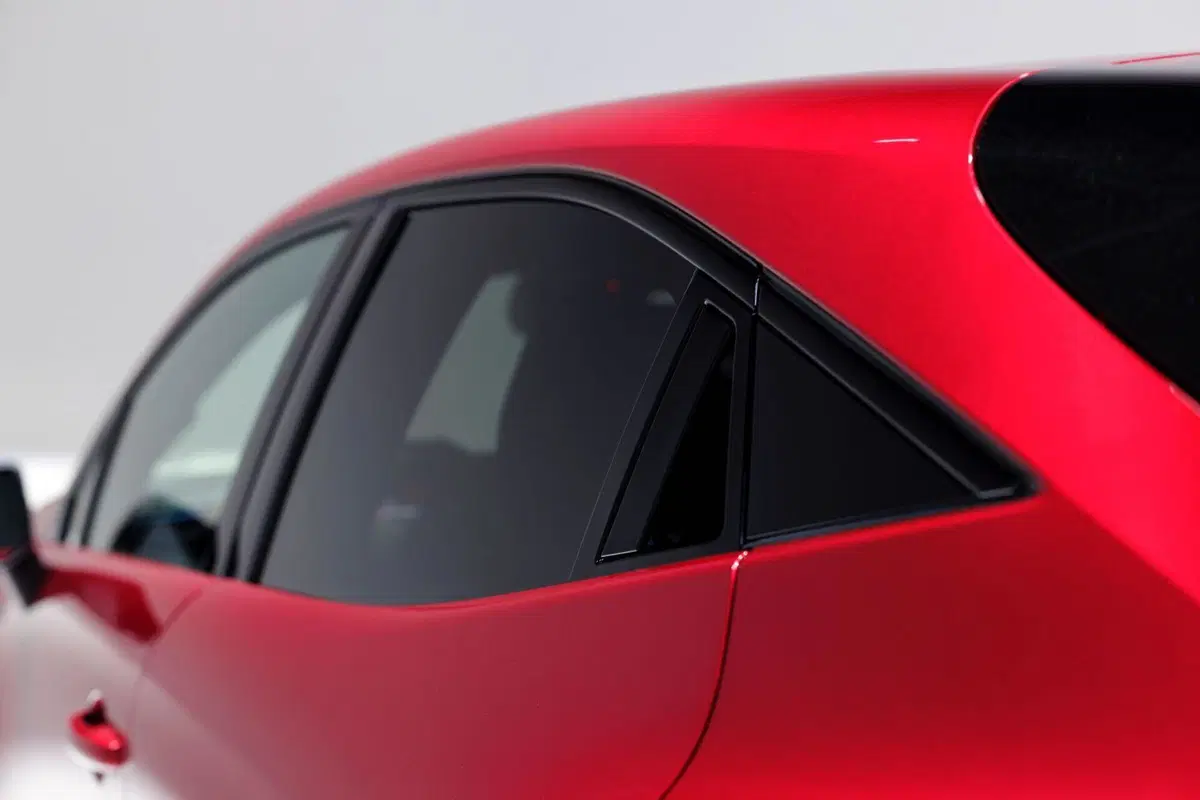 Immagini di nuova Renault CLIO esprit Alpine in colorazione Rosso Assoluto (16)