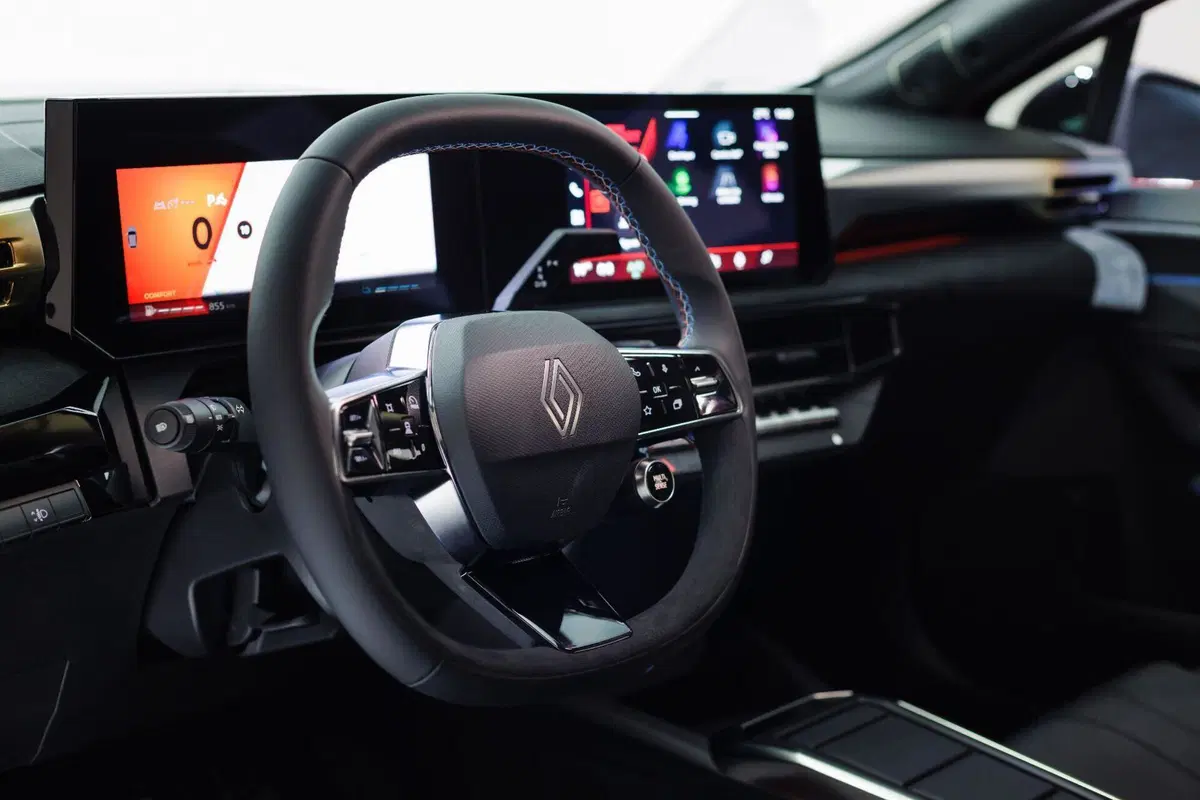 Immagini di nuova Renault CLIO esprit Alpine in colorazione Rosso Assoluto (23)