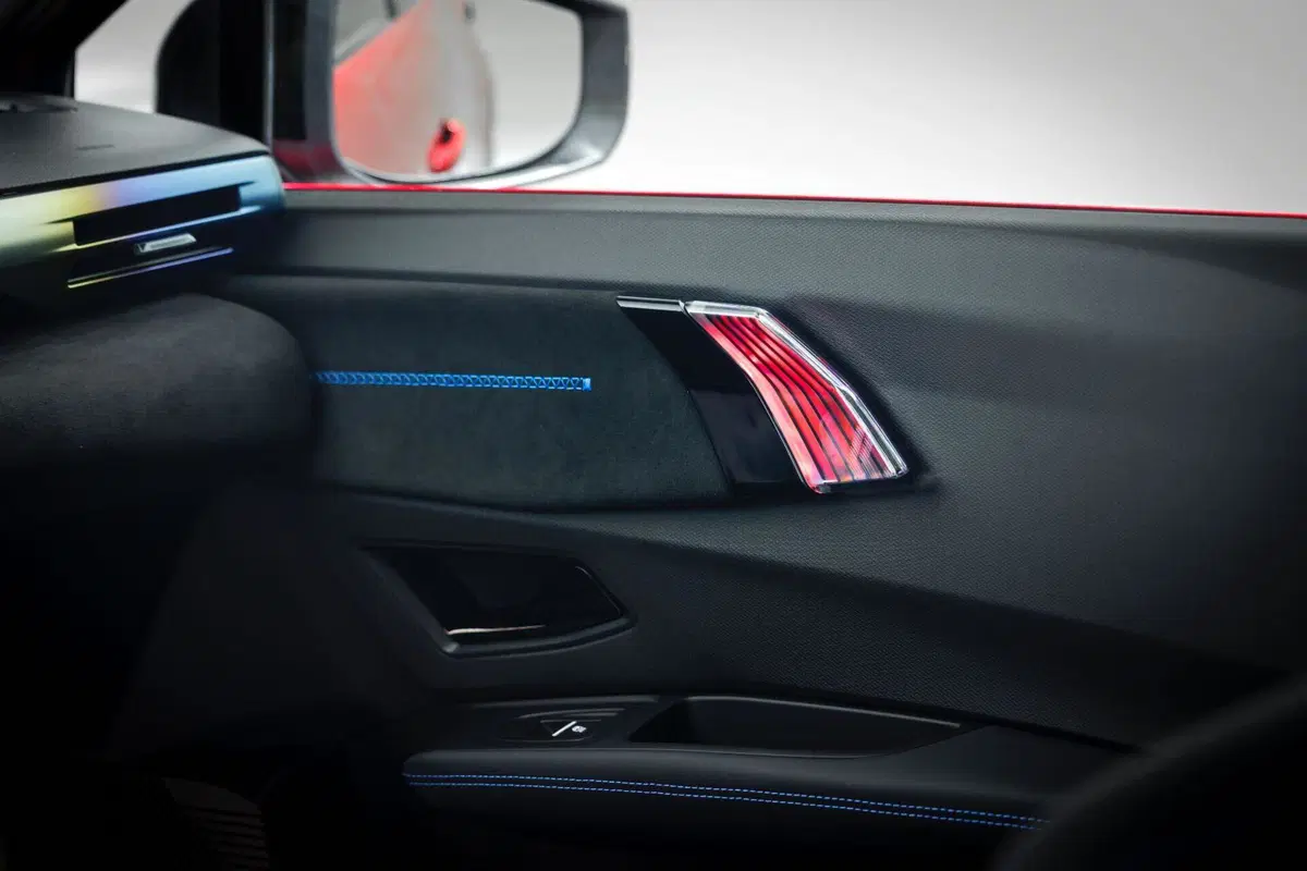 Immagini di nuova Renault CLIO esprit Alpine in colorazione Rosso Assoluto (37)