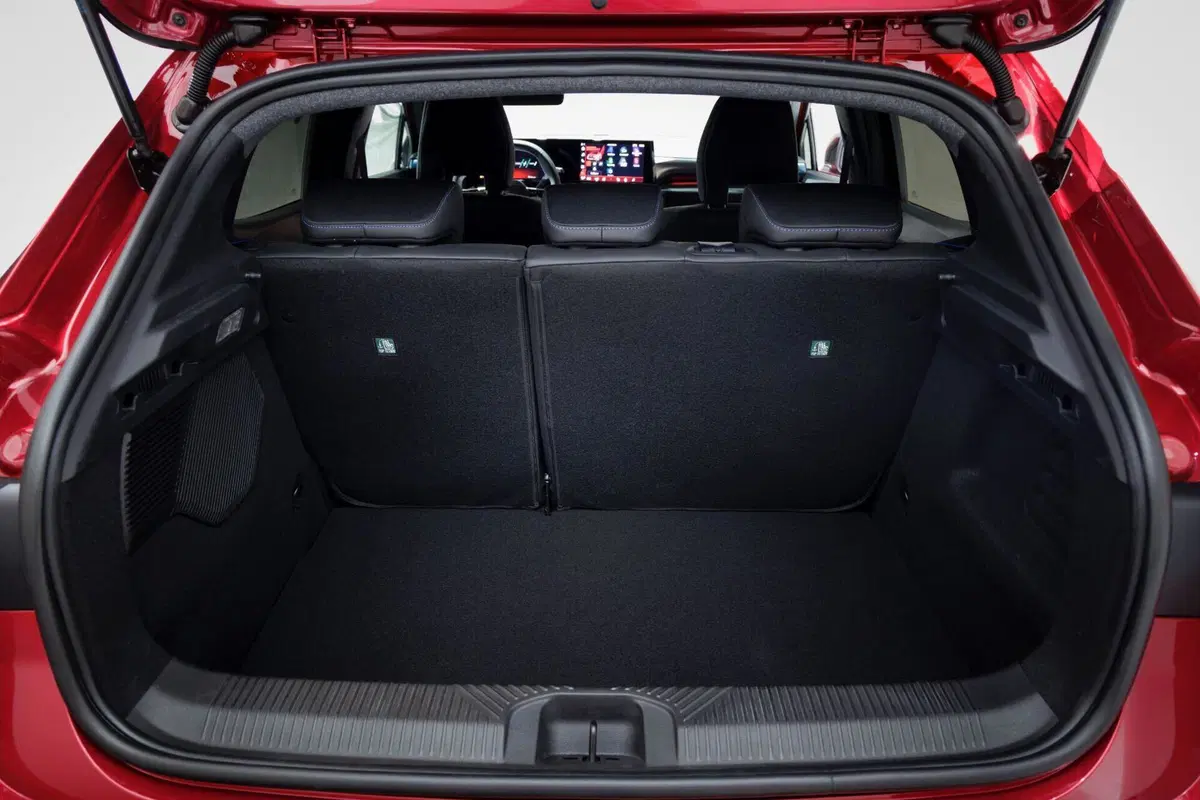 Immagini di nuova Renault CLIO esprit Alpine in colorazione Rosso Assoluto (44)