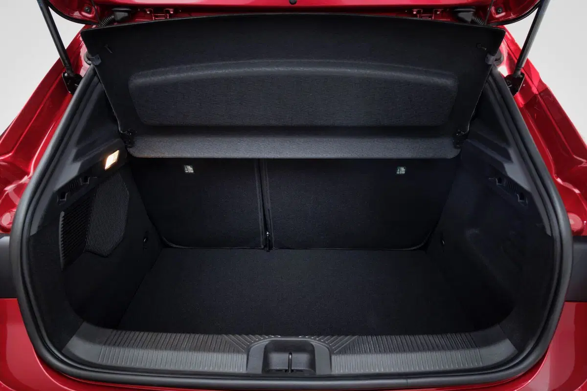 Immagini di nuova Renault CLIO esprit Alpine in colorazione Rosso Assoluto (43)