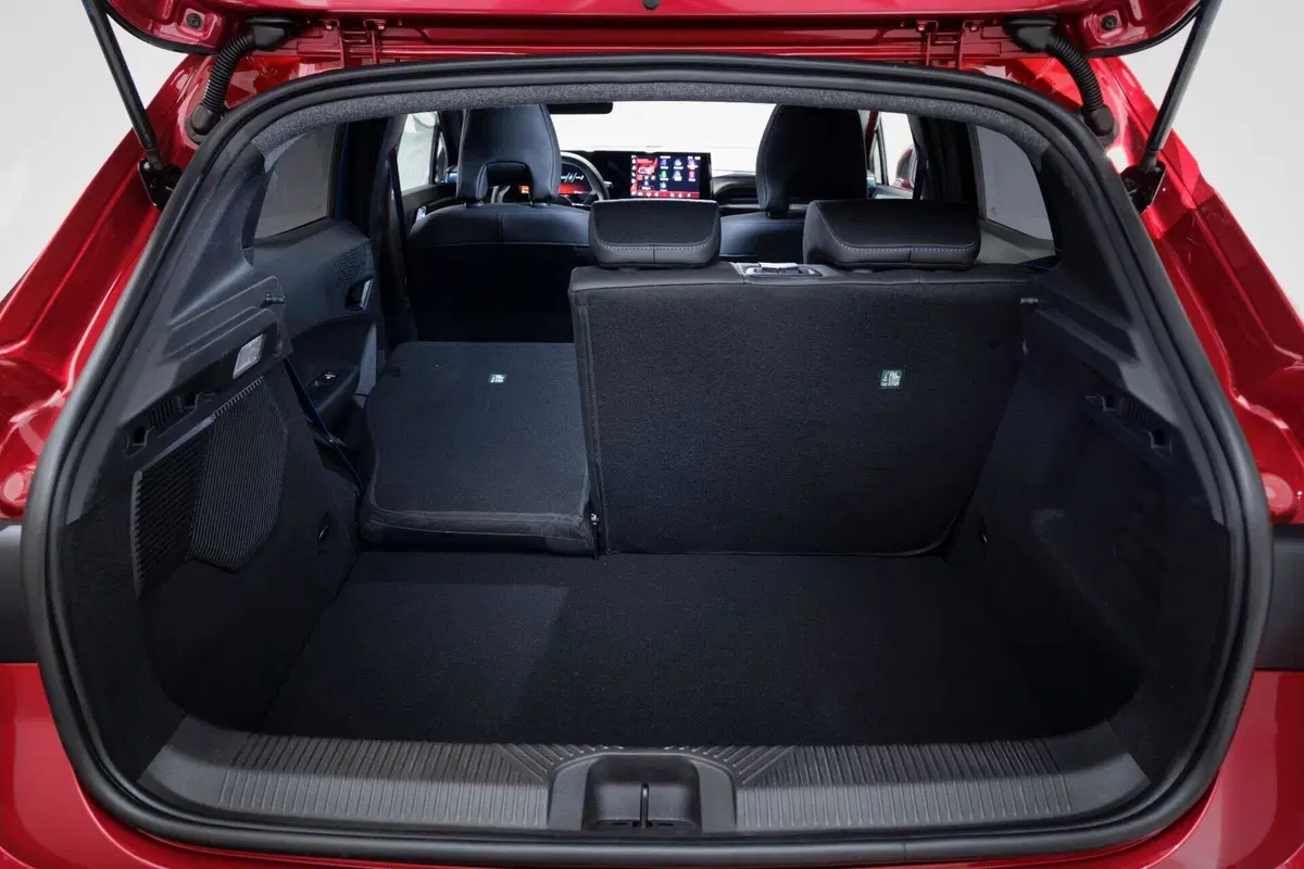 Immagini di nuova Renault CLIO esprit Alpine in colorazione Rosso Assoluto (45)