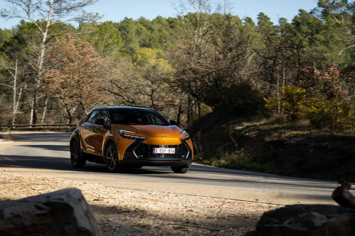 Toyota C-HR in strada