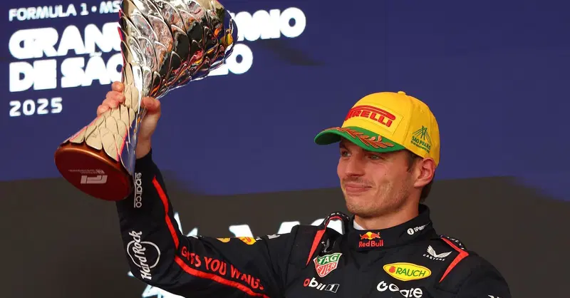 F1. Un inscalfibile Max Verstappen conquista un clamoroso podio ad Interlagos: "Non ci arrendiamo mai, sono orgoglioso di tutti quanti", e su Kimi Antonelli dice...