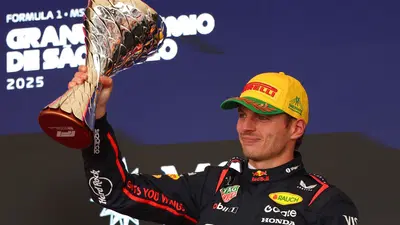F1. Un inscalfibile Max Verstappen conquista un clamoroso podio ad Interlagos: "Non ci arrendiamo mai, sono orgoglioso di tutti quanti", e su Kimi Antonelli dice...