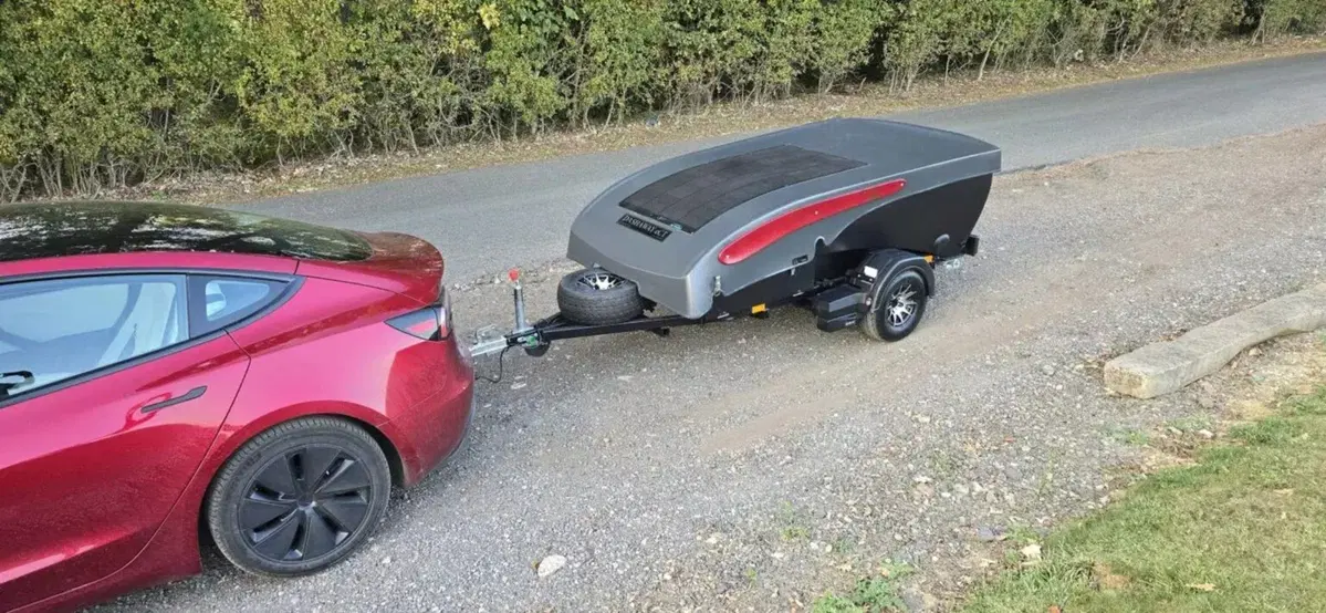 Dalla Tesla a un mini camper di lusso: ecco il Dashaway eCT, la roulotte ultraleggera che fa impazzire il web (2)